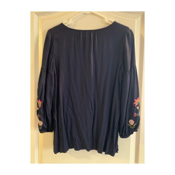 Old Navy 3/4 sleeve embroidered top - Picture 4 of 4